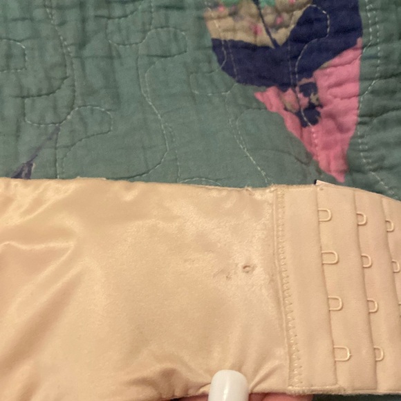 Victoria’s Secret strapless bra - Picture 3 of 4